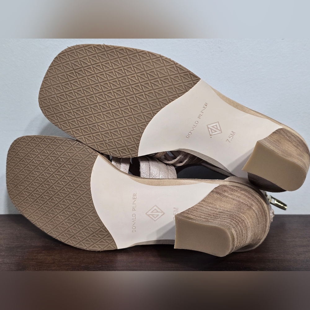 Donald Pliner NWOT Junnah Pale Gold Strappy Heel Sandals Women's Size 7.5M - Picture 12 of 13